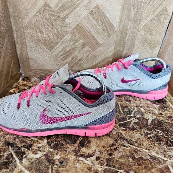 Nike women's Free TR running shoes gray size 10. 092 - Picture 4 of 11
